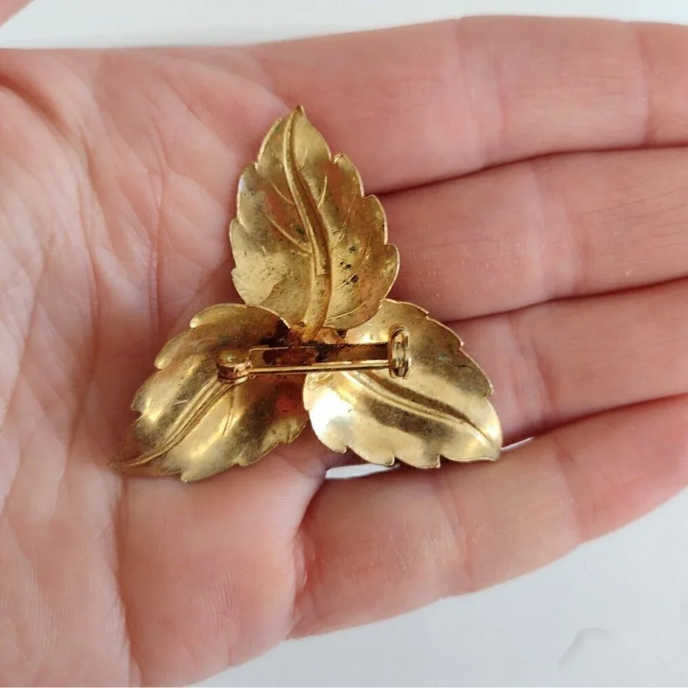 Vintage Brushed Textured Gold Tone Brooch Pin Berries And Leaves